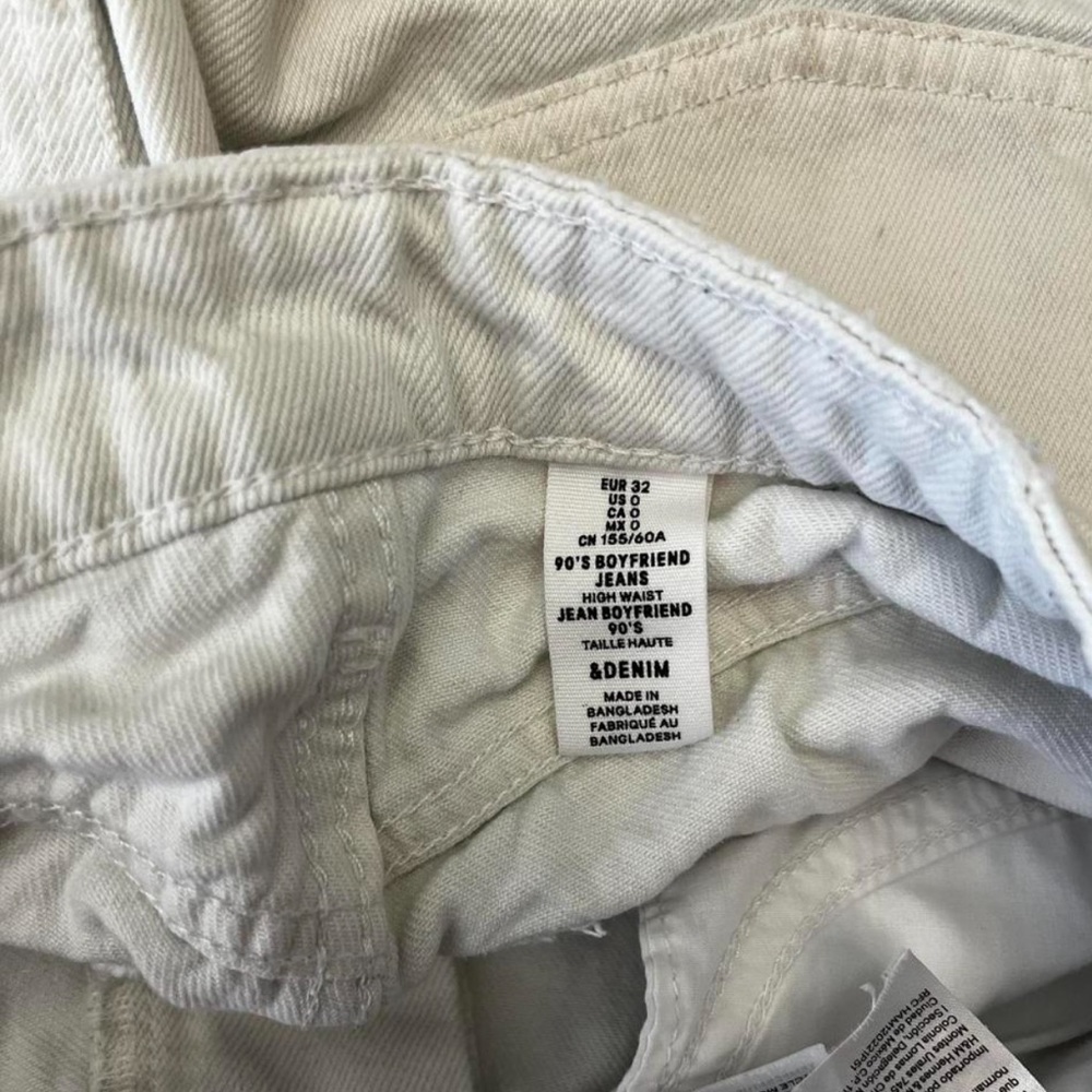 H&M Light Cream Denim Jeans
-Ripped Jeans
-High Rise